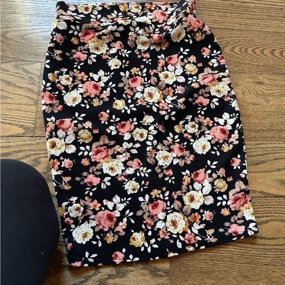3/$30 2Large dress and skirt bundle - Picture 3 of 7